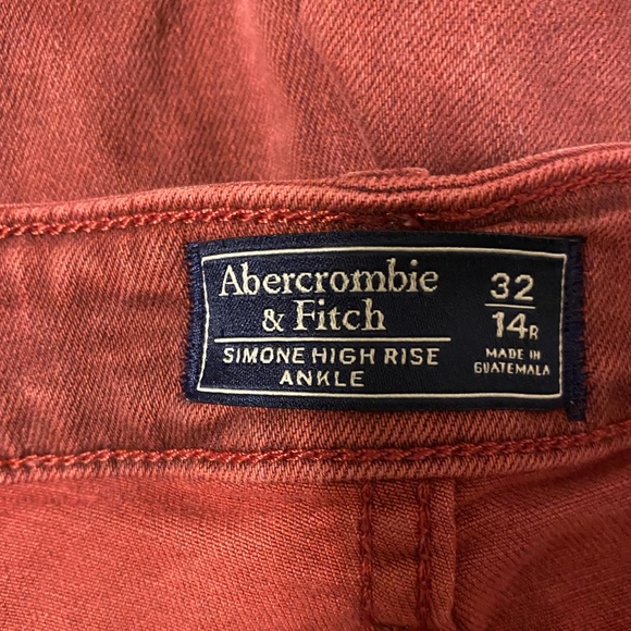 A&F Maroon Jeans - Picture 3 of 3